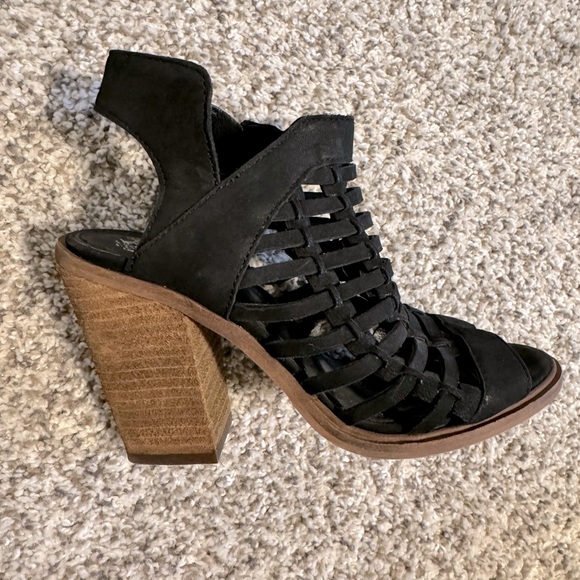 Vince Camuto Suede Zip Black Bootie Heels - 5 - Picture 6 of 9